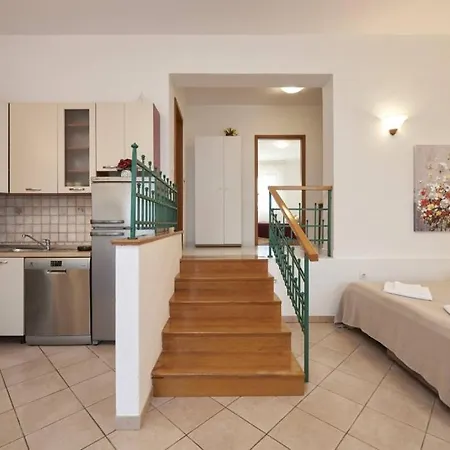In Slatine With Terrace, Air Conditioning, Wi-fi * Trogir