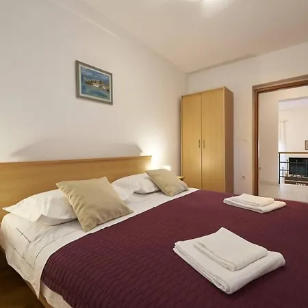 Apartment In Slatine With Terrace, Air Conditioning, Wi-fi Trogir