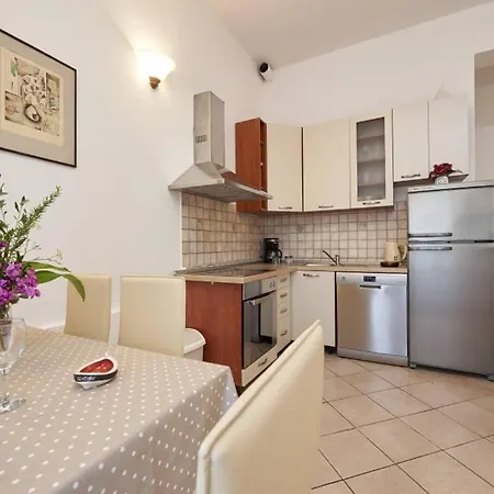 In Slatine With Terrace, Air Conditioning, Wi-fi