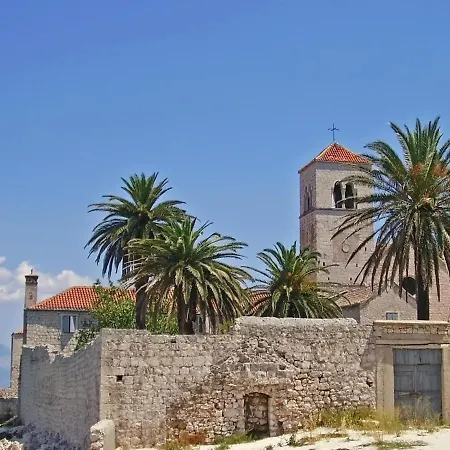 Apartment In Slatine With Terrace, Air Conditioning, Wi-fi *