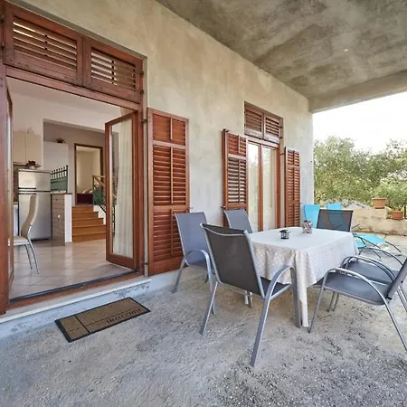 In Slatine With Terrace, Air Conditioning, Wi-fi Apartment