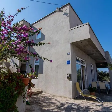 Apartment In Slatine With Terrace, Air Conditioning, Wi-fi Trogir